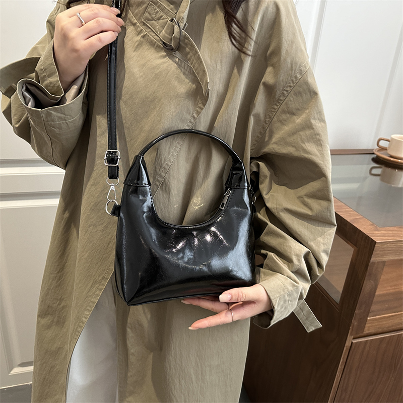 High-End Niche Leopard Print Bucket Bag 2026 Fashionable Crossbody Bag for Women, Stylish and Versatile Shoulder Handbag