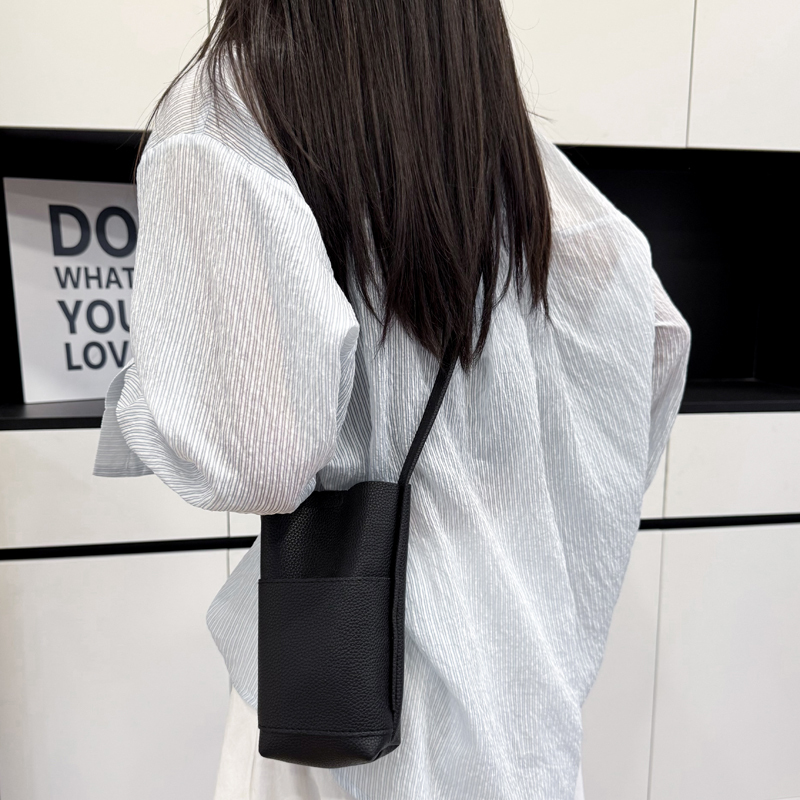 Korean Style ins Simple and Versatile Vertical Mobile Phone Bag in Candy Colors, Crossbody Small Bag, 2026 Spring/Summer New Women's Bag Trend