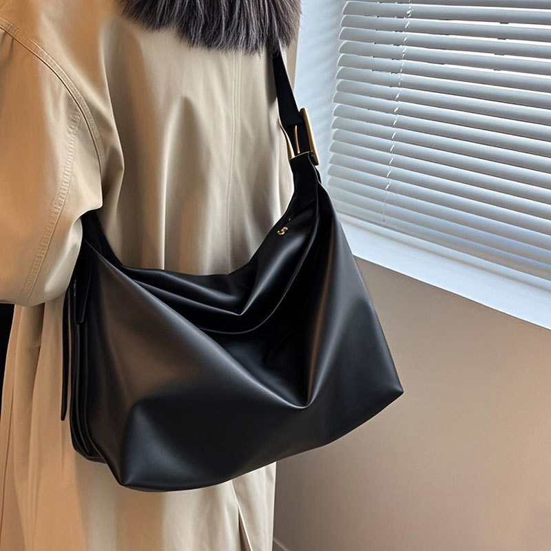 Large-Capacity Tote Bag for Women 2026 New Style High-End Light Luxury Commuter Bag with Wide Shoulder Strap Black Crossbody Bag