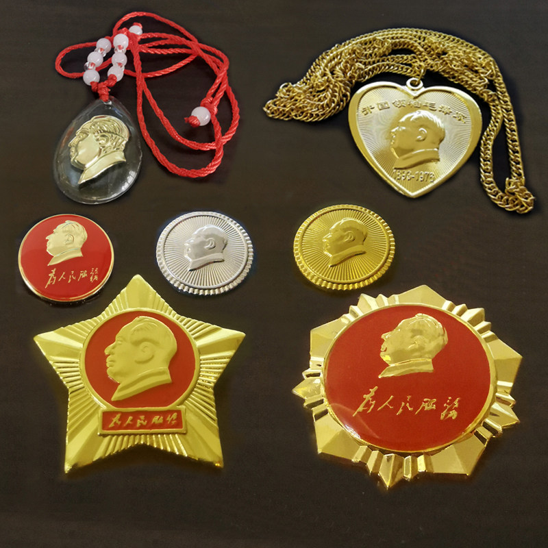 Mao main statue badge with a badge of great grandfather, great man's head badge round pentagram, and a crystal pendant for brooch.