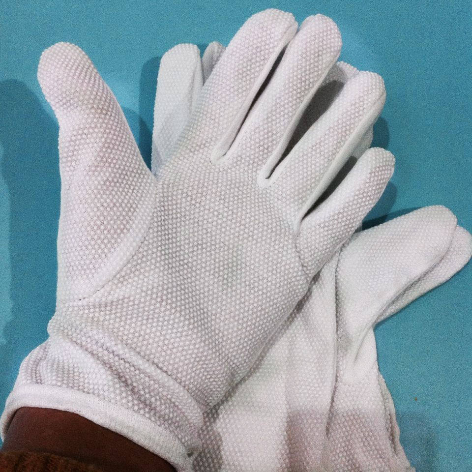 All cotton silicone spots driver anti-slip gloves driver driver driving nylon sun protection warm white business etiquette