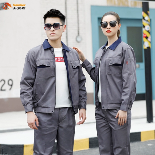 Торговая одежда с длинными рукавами.