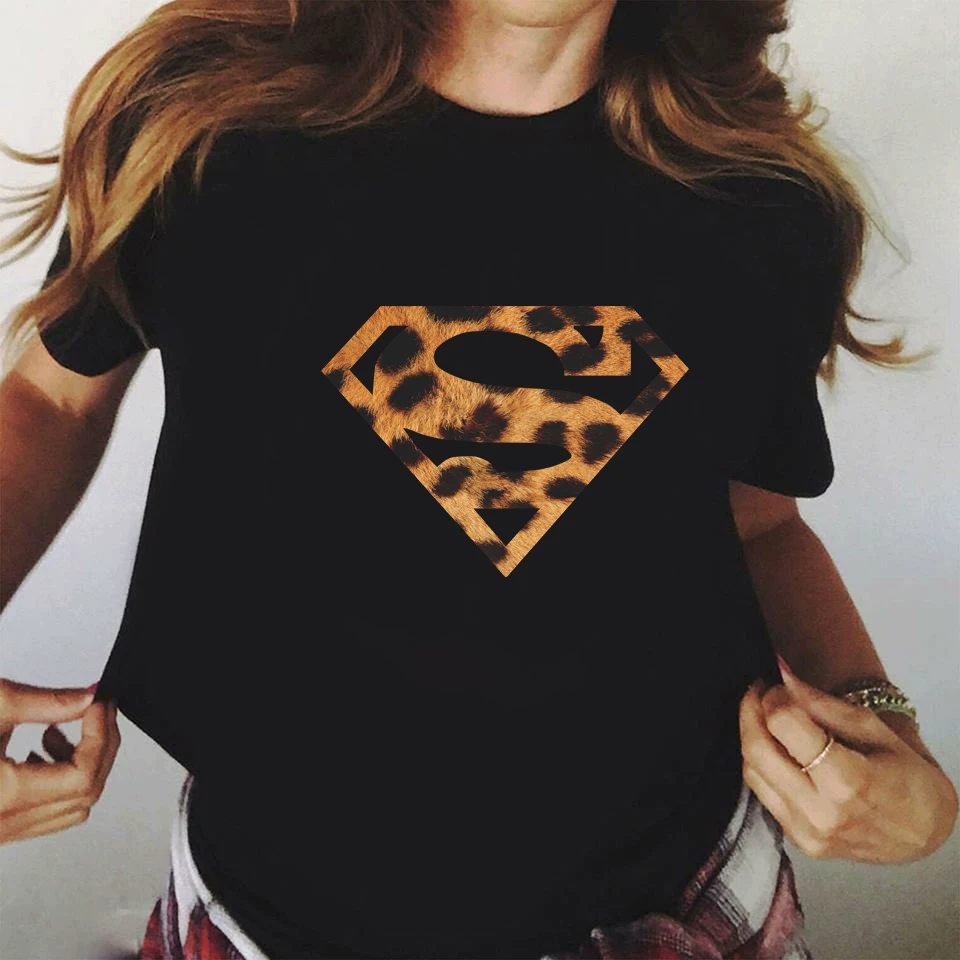 Летняя модная черная футболка с круглым вырезом