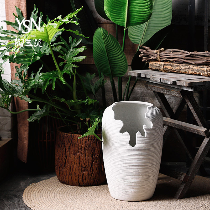 Royal three old running more meat mud POTS furnishing articles ceramic vase expressions using the open fissure abnormity white thread landing flowerpot