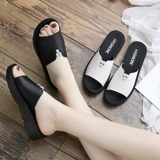 Летние тапочки для матери, нескользящие модные слайдеры, мягкая подошва, для среднего возраста, из натуральной кожи