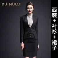 Пиджак классического кроя, рубашка, черная юбка