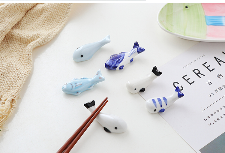 Ceramic express little chopsticks rack creative Japanese household table table chopsticks chopsticks chopsticks holder frame pillow chopstick hold spoon doesn money