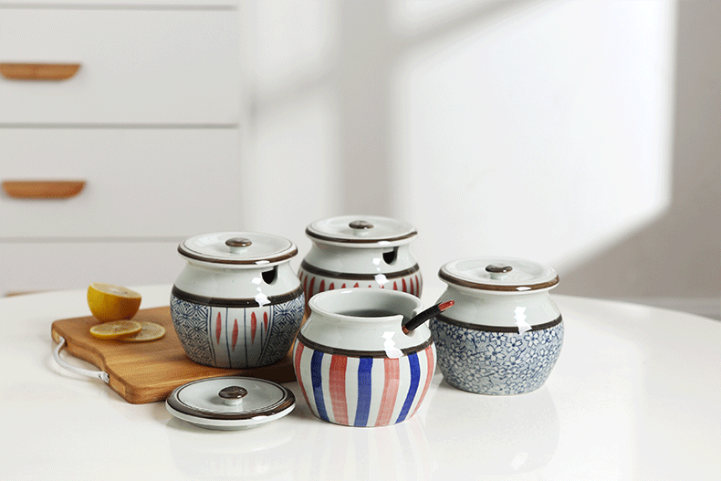 Large household condiment jar ceramic with cover creative caster single seasoning box of Large capacity receive a pot in the kitchen