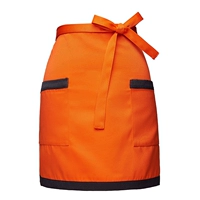 Цвет низа соответствует ультракороткому полуфартуку оранжевого цвета.