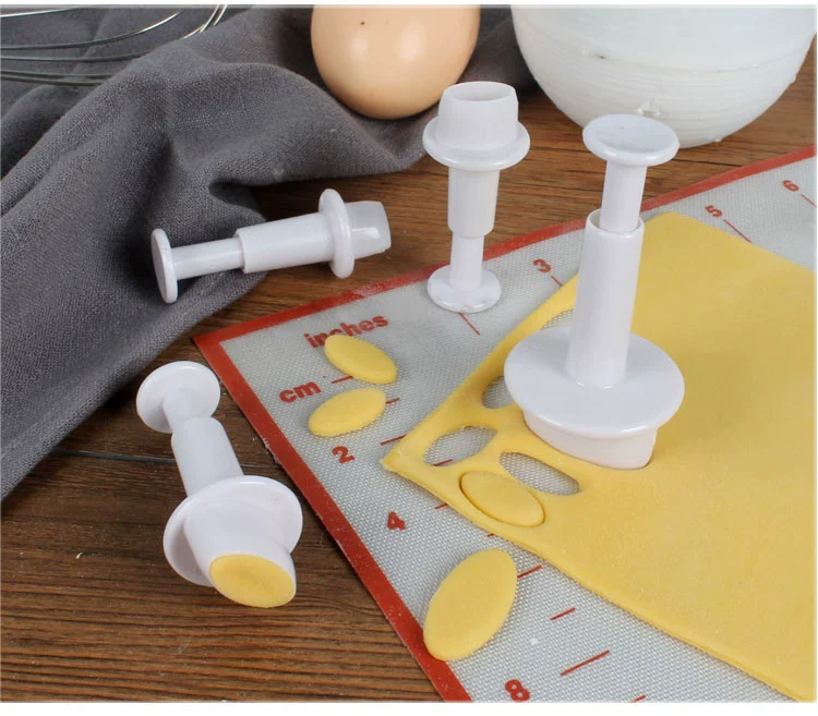 Hộ gia đình nhỏ bột nướng trang trí hoa khuôn phim hoạt hình hộp sọ pasta dập nổi khuôn bánh kẹo mềm - Tự làm khuôn nướng