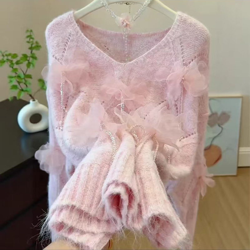 New Autumn and Winter Style Gentle and Sweet Heavy Beaded Sweater for Women, Versatile Loose Floral Pullover Fashionable Knit Top