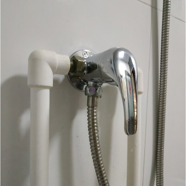 Electric water heater paste wall - mounted shower valve cold and hot switch with water - solar mixing valve