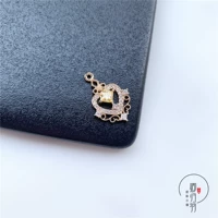 Желтый, около 15*22 мм.