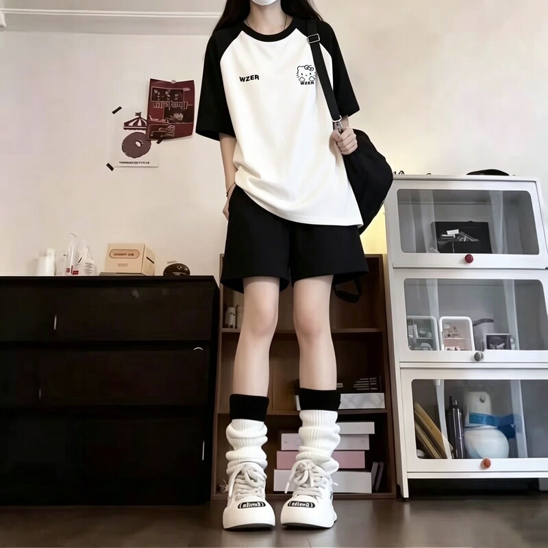 College Style Casual Sports Suit for Women, Summer Student Loose-Fitting Korean Fashion Short-Sleeved T-Shirt and Shorts Two-Piece Set, Trendy