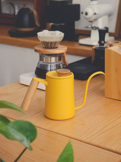 Solid wood handle, yellow hand-brewed coffee pot, stainless steel hanging ear coffee, Japanese retro V60 hand-brewed coffee pot, small