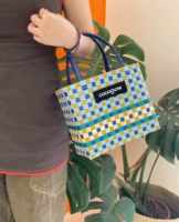 Средний CO, синий фон, белый оранжевый, следуйте в магазин и получите случайный кулон.