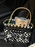 Ткацкая ручка черного цветочного расположения