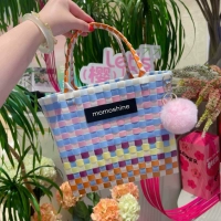 Цвет мороженого среднего размера. Добавьте в коллекцию и получите в подарок кулон из мехового шарика.