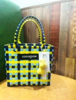 Средний желто-синий Co. Следуйте и собирайте, чтобы получить случайный кулон.