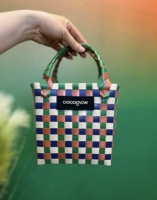 Небольшой размер Focus Green Co. Следуйте в магазин, чтобы получить случайные подвески.