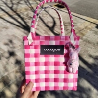 Фанатская компания Барби маленького размера. Следуйте и собирайте, чтобы получить случайный кулон.