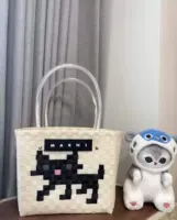 Белая кошка