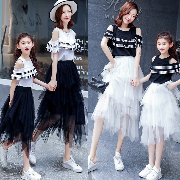 Humbling Internet Red CUHK Mother-daughter Dress 2022 Summer Dress New Reveal Shoulder T-shirt Mesh Veil half-body dress Two-set pro-dress 