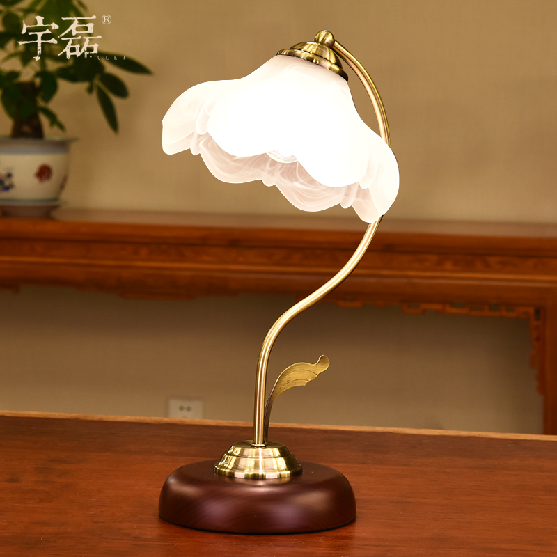 Yu Lei American Creative Bedroom Bedroom Lights Courtesy Romantic Soliwood Country Dimmable Girl Wedding Bedroom Light