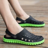 Трендовые модные дышащие нескользящие тапочки в стиле Crocs, босоножки, пляжная обувь, в корейском стиле, закрытый носок