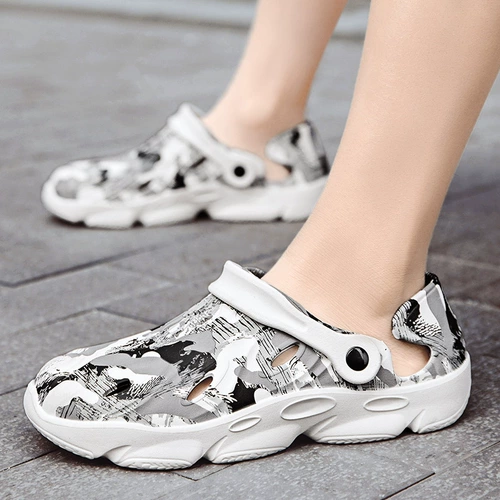 Трендовые тапочки в стиле Crocs, нескользящие мужские летние мюли, пляжные босоножки, подходят для носки на улице, закрытый носок