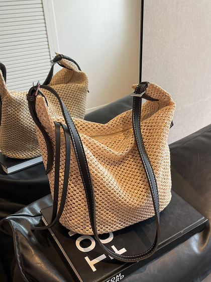 编织草编包包女大容量2024新款夏天百搭单肩斜挎包小众爆款水桶包