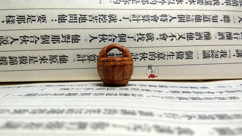 Pure hand-carved bucket wild dragon pattern peach core boutique bucket means jucai peach walnut blue basket