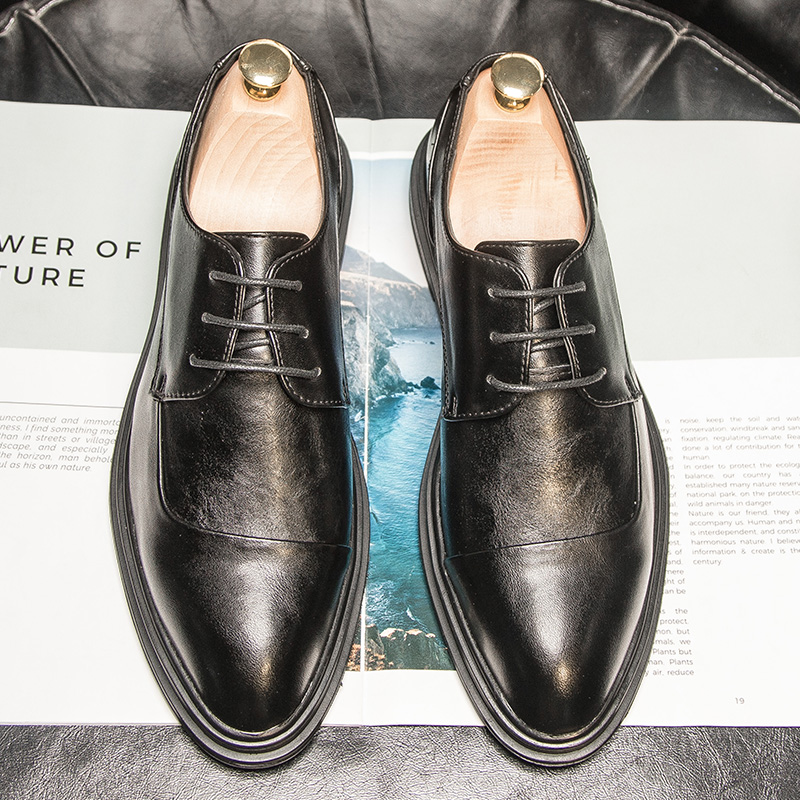 Leather shoes Men's Korean version Trend Business Fashion Yingren Groom Wedding Handsome and handsome black shoes 100 hitch for men casual shoes
