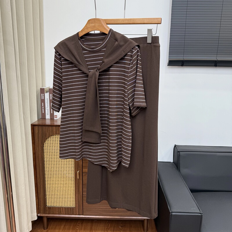 Korean-Style Lazy and Relaxed Striped T-Shirt + Skirt + Shawl Three-Piece Set, Loose Fit, Flattering and Slimming, Suitable for Commuting and Casual Wear