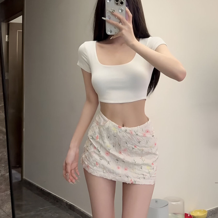 Pure Cotton Regular Shoulder T-Shirt for Women, Short-Sleeved, 2026 Summer New Style, Slim Fit, Square Neck, White Ultra-Short Top Pure Cotton Regular Shoulder T-Shirt for Women, Short-Sleeved, 2026 Summer New Style, Slim Fit, Square Neck, White Ultra-Short Top