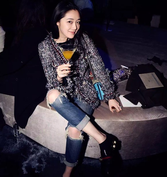 Cao cấp tùy chỉnh mùa thu phụ nữ sao với cùng một đoạn v- cổ ngọc trai khóa phụ nữ thô hoa len nhỏ hương thơm gió áo khoác đoạn ngắn áo ấm nữ