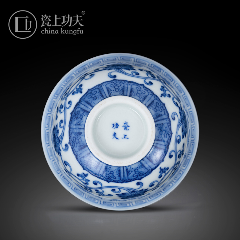 Blue and white porcelain on kung fu bound branch lotus pressure hand cup jingdezhen hand - made ceramic kung fu tea tea set single cup sample tea cup