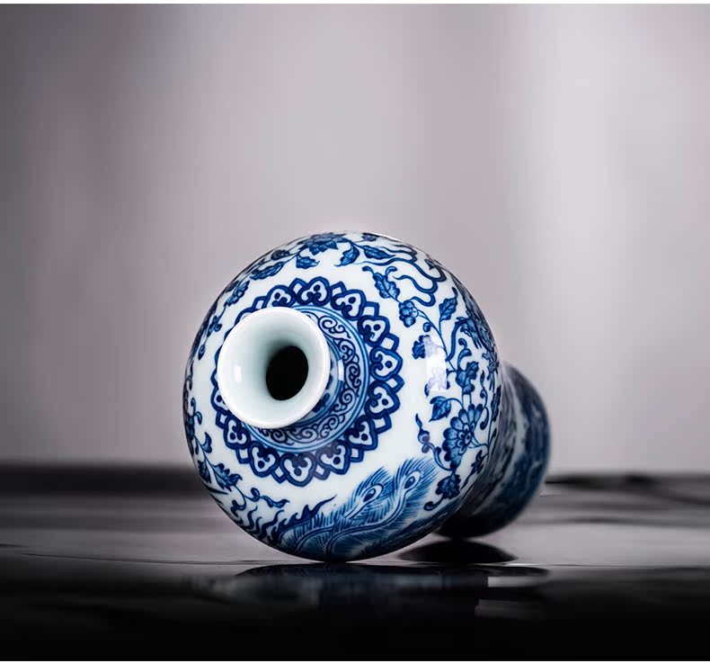 Jingdezhen ceramic vase is placed the new Chinese style is I and contracted archaize sitting room rich ancient frame blue and white lotus flower play