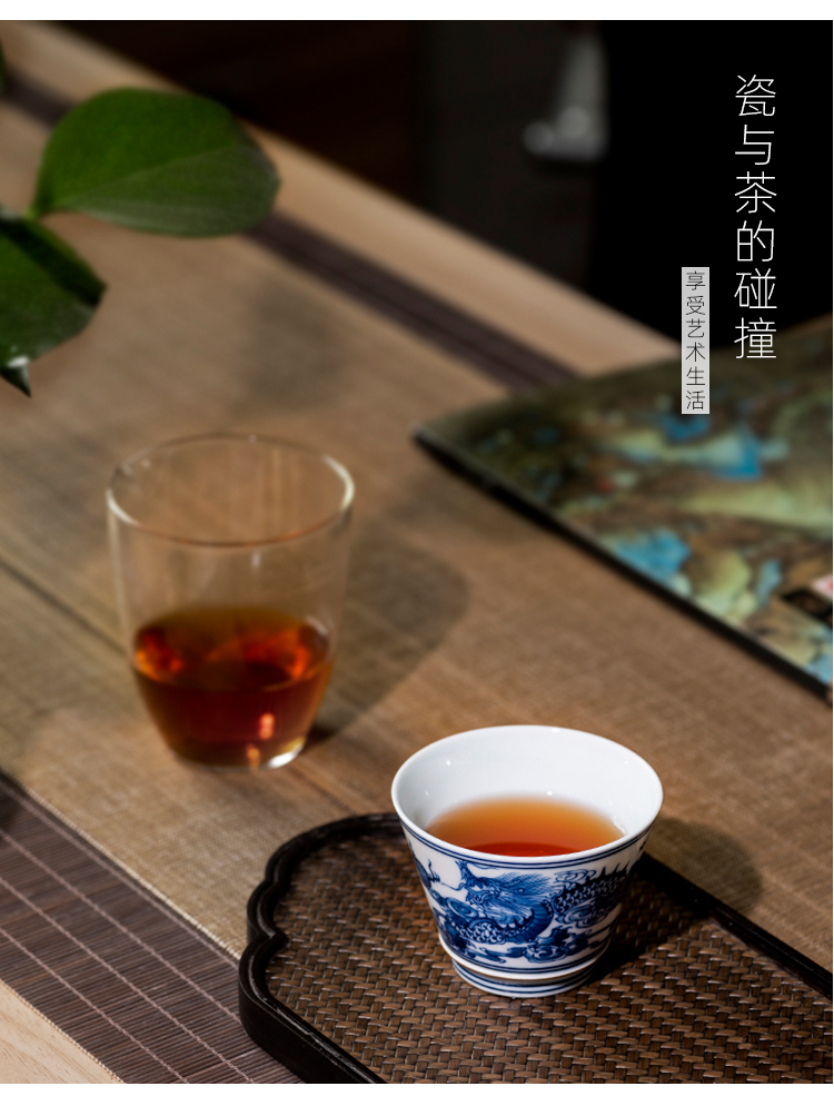 Jingdezhen blue and white porcelain ceramic cups hand - made longfeng lines perfectly playable cup paint for a cup of retro master cup only