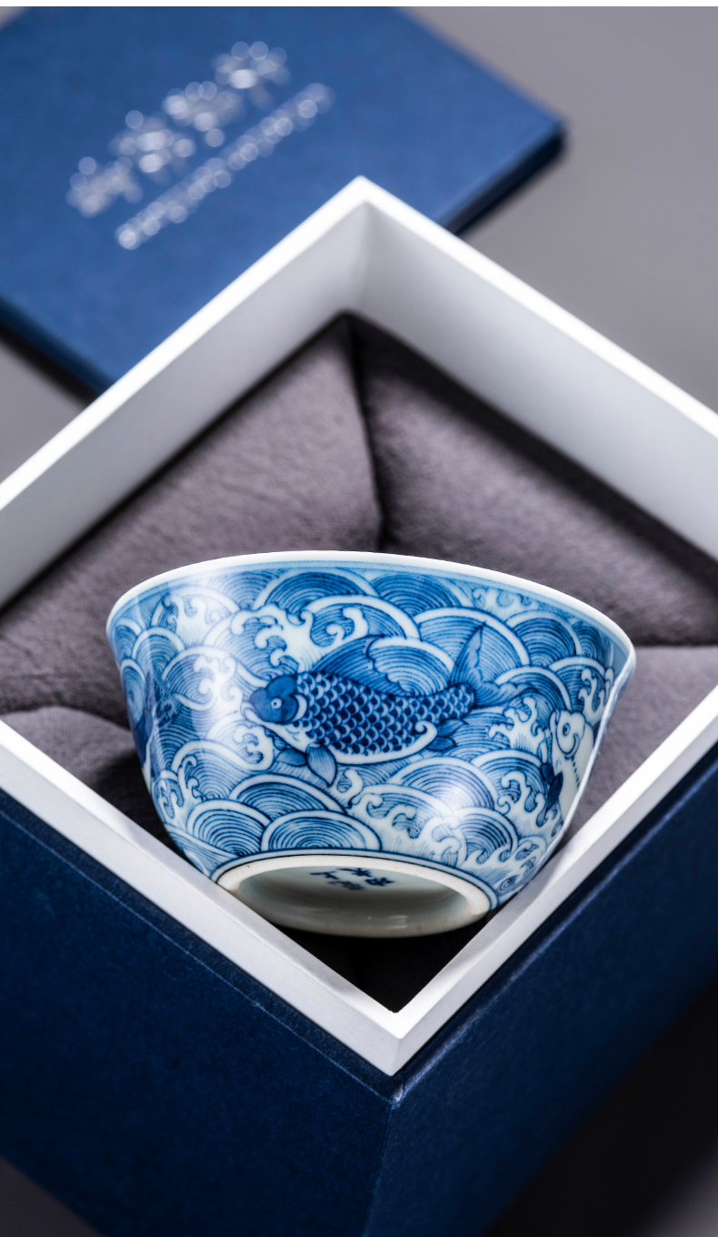 Jingdezhen blue and white master cup pure manual hand - made of high - end small tea cups like a duck to water blue and white porcelain sample tea cup