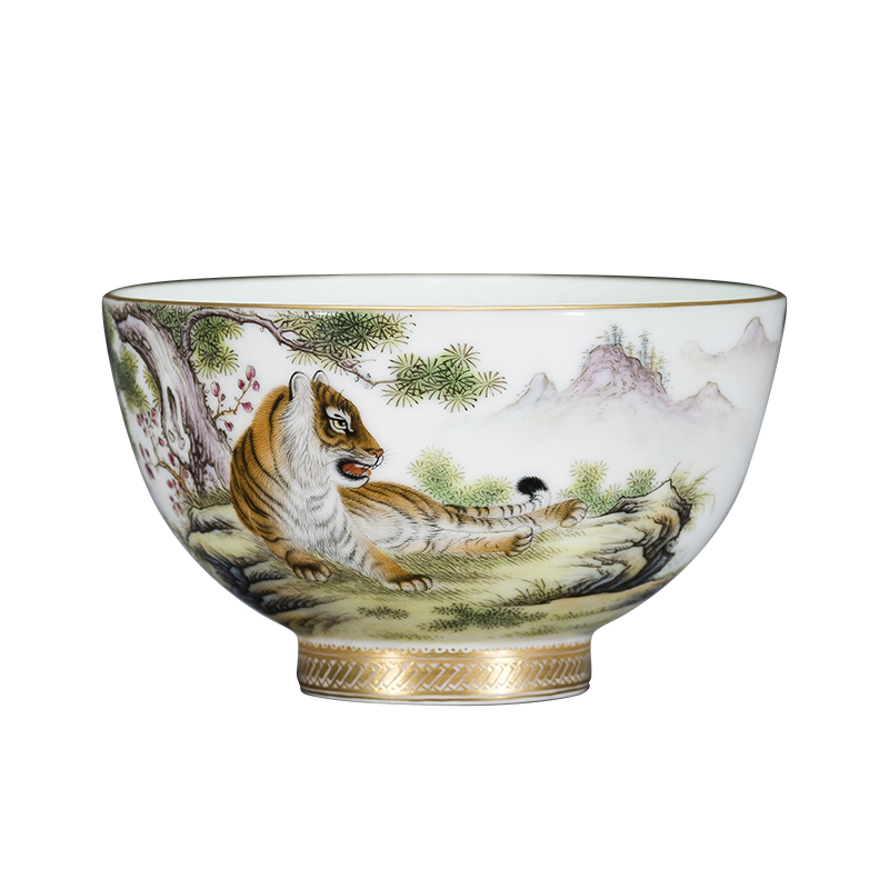 Jingdezhen tea pure hand - made colored enamel crouching tiger, hidden dragon sample tea cup ceramic kung fu tea master cup single CPU