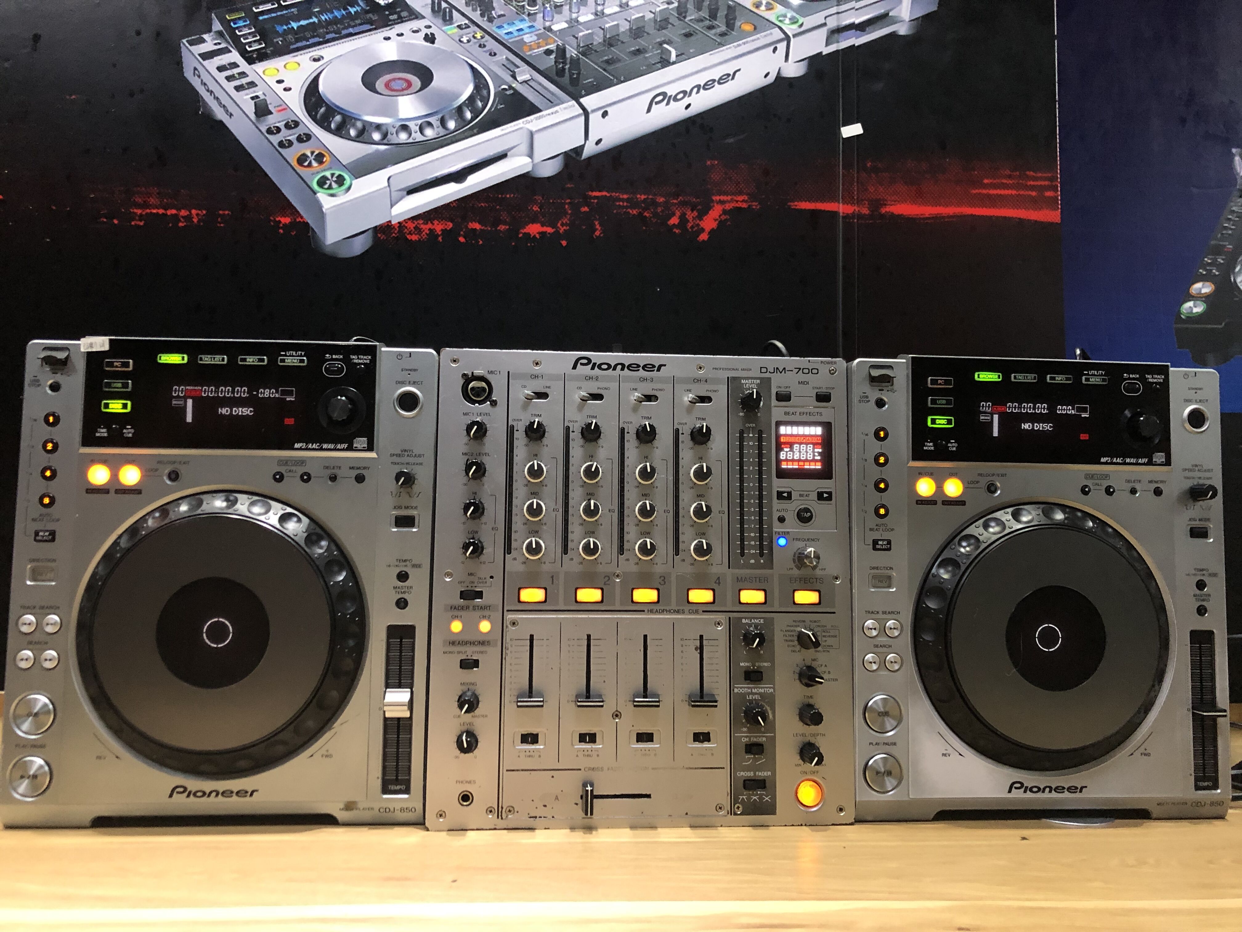 Pioneer Pioneer 850DJ Controller Pioneer 700 Mixer Set (Silver) Used DJDJ Controller
