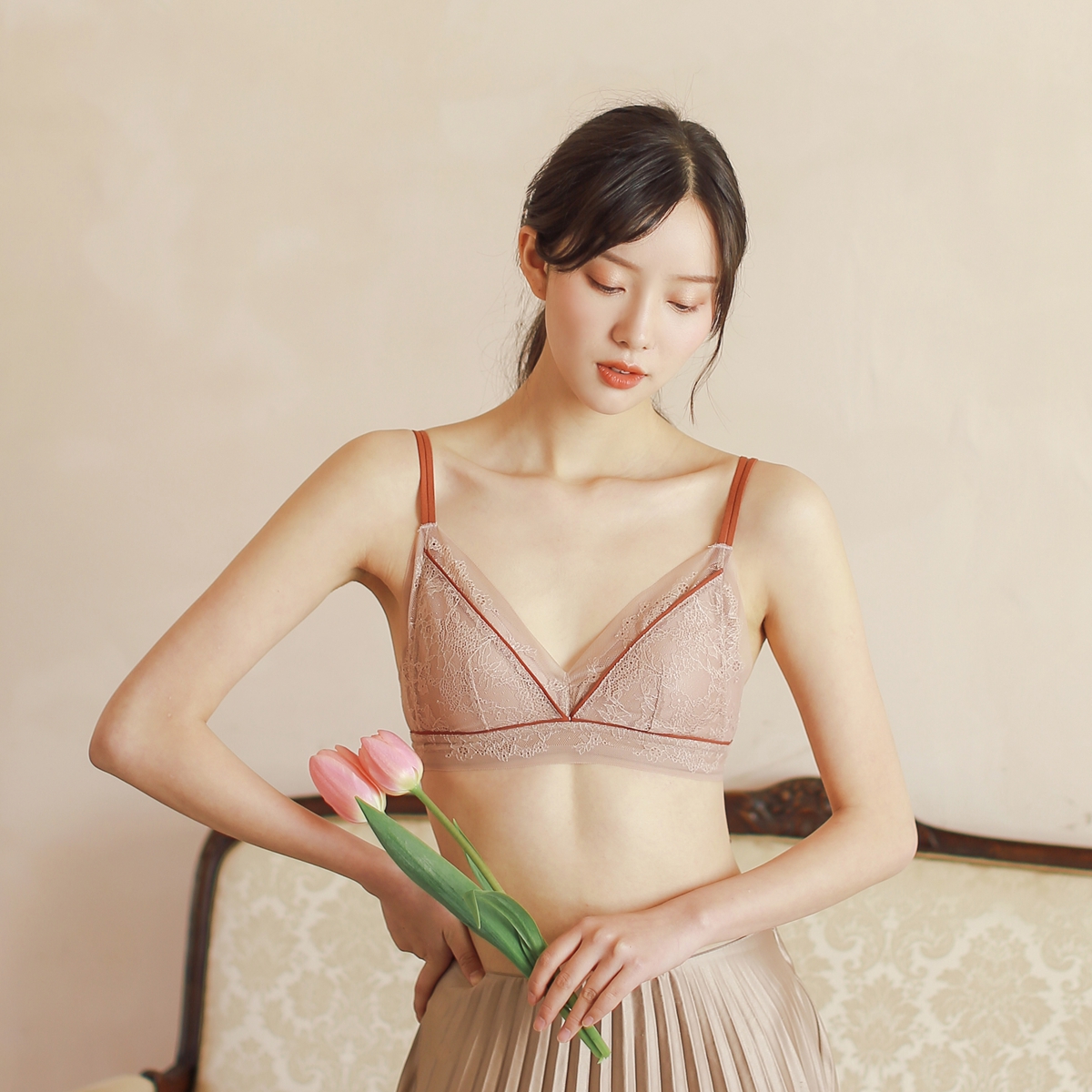 (NO) Absolutely beautiful French lace underwear spring and summer thin big breasts show small gathered beauty back bra girl