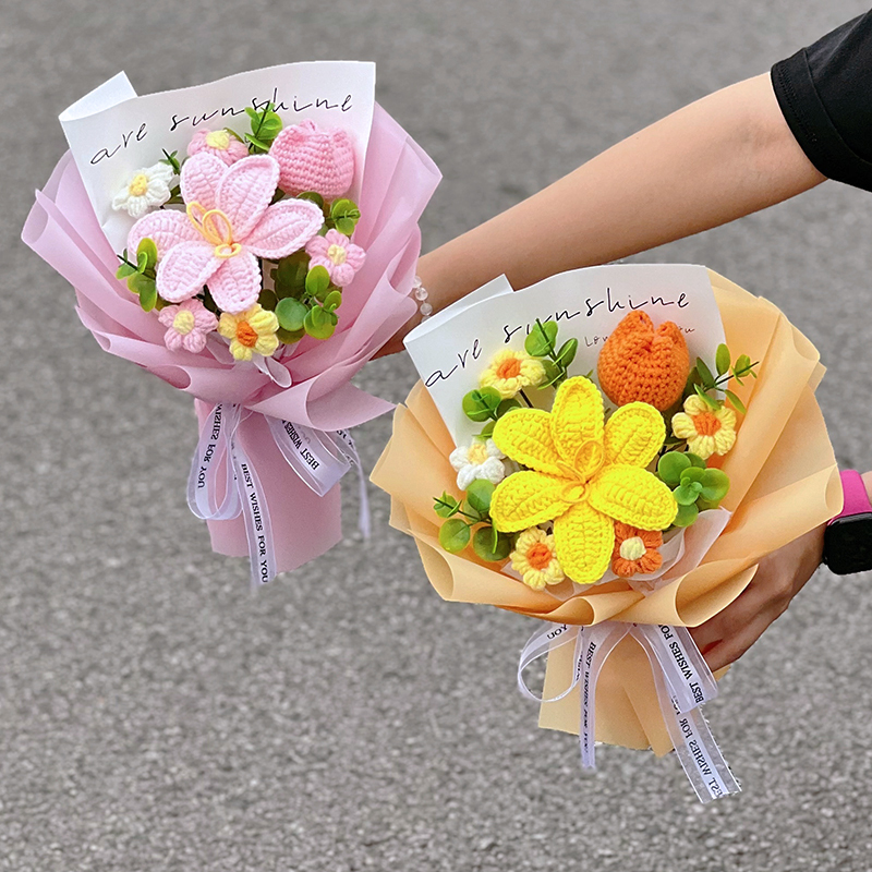 Graduation Creative Knitted Yarn Bouquet Finished Product Birthday Gift for Girlfriend, Best Friend, Employee, Handmade Weaving
