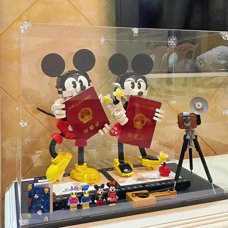 Hand-Held Wedding Certificate Photo Mickey Minnie Disney Classic Standing Figurine Lego Girlfriend Wedding Anniversary Gift
