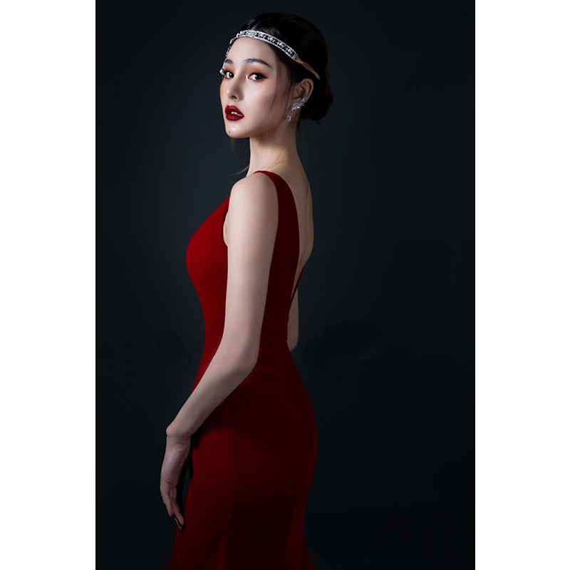 Satin toast to the bride 2022 wedding the new deep v red engagement back to the door to the back banquet dress.