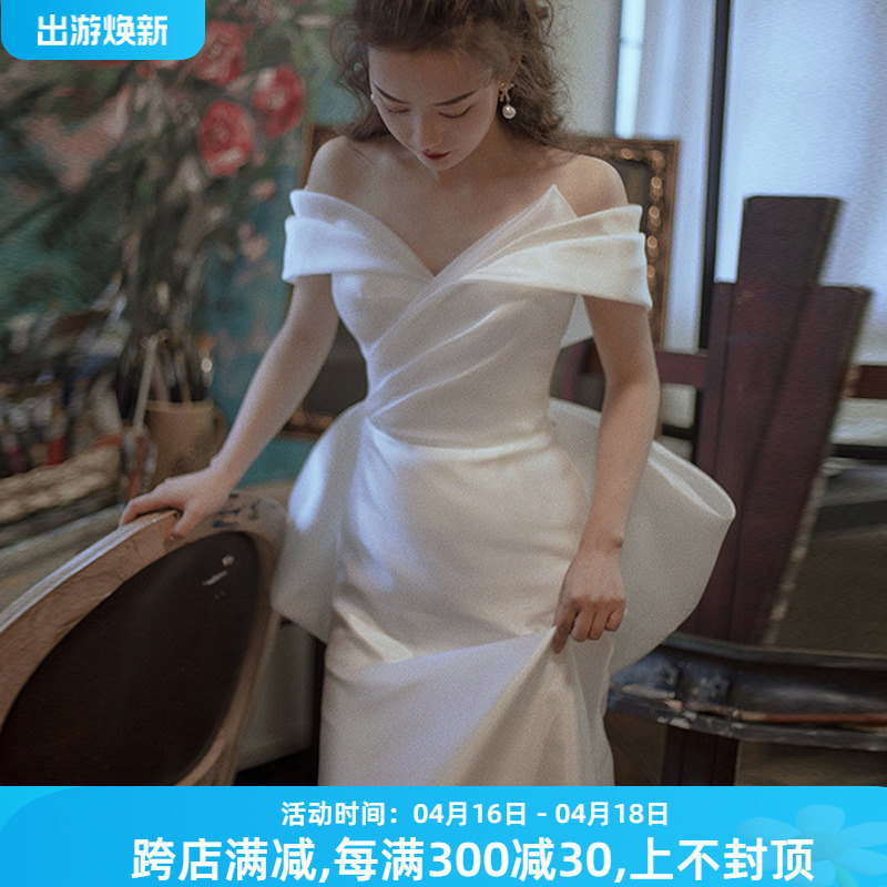 Sexy wedding dress, fitted elegant brace with bow, evening dress, french style, open shoulders,  Sexy wedding dress, fitted elegant brace with bow, evening dress, french style, open shoulders,