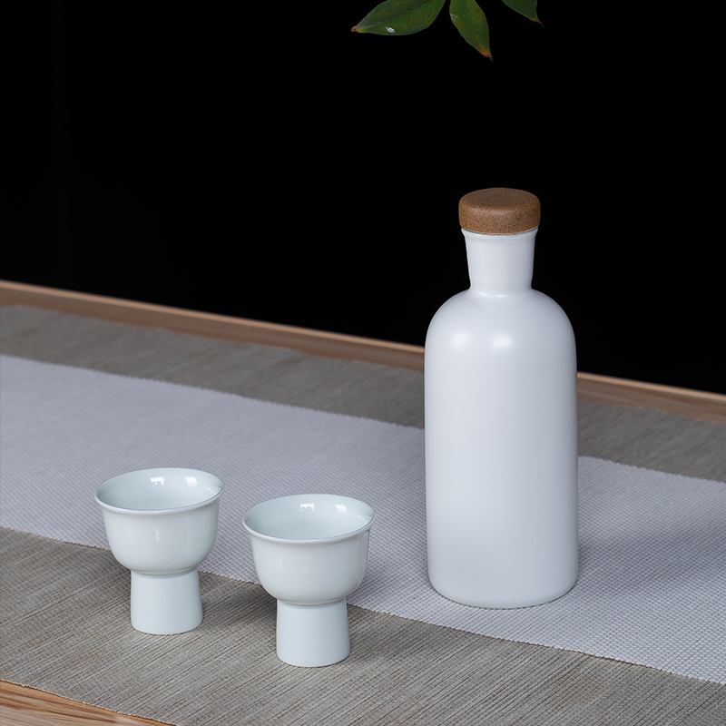 Jingdezhen ceramic bottle. Two small white liquor bottles little hip empty bottles creative sealed jars customization