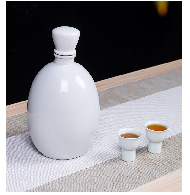 Leap in jingdezhen ceramic empty wine bottles of white wine jar flask to pack a small handleless wine cup three catties mail customization