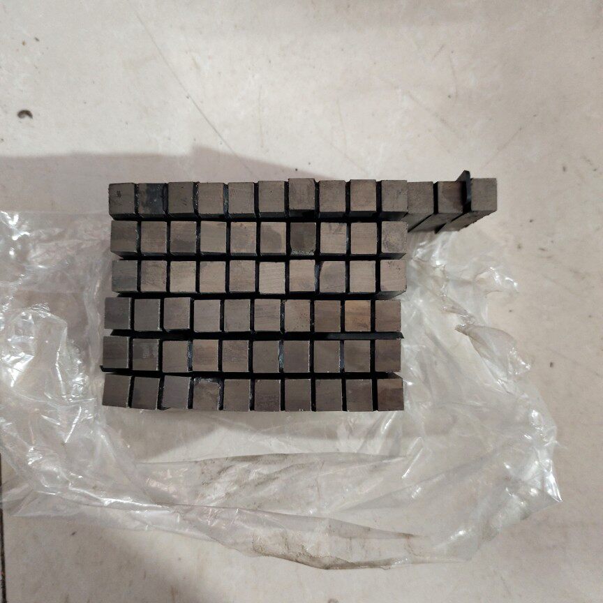 Reinforced welding mesh accessories high temperature strong magnetite iron magnetite steel welding machine accessories high temperature strong magnetic iron absorber